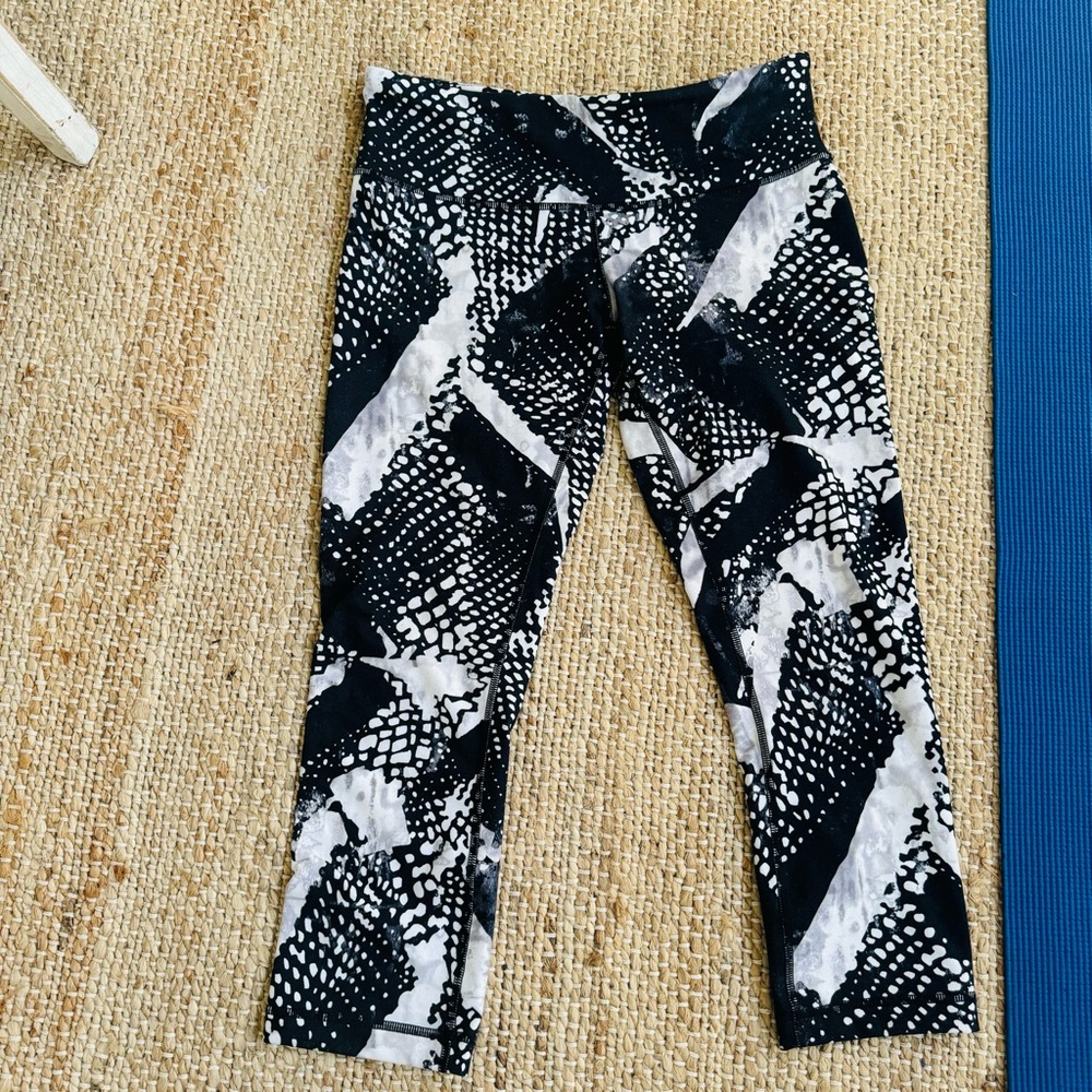 Lululemon Wunder Under Crop III *Full-On Luon Static Mist White Black sz 8 rare